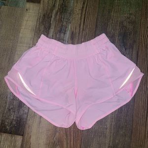 lululemon hotty hot low-rise lined 2.5 inch